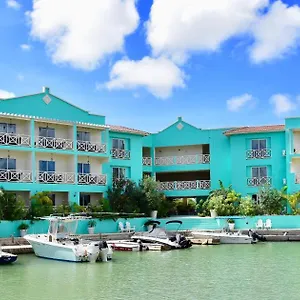 Hotel Ocean Breeze Boutique & Marina